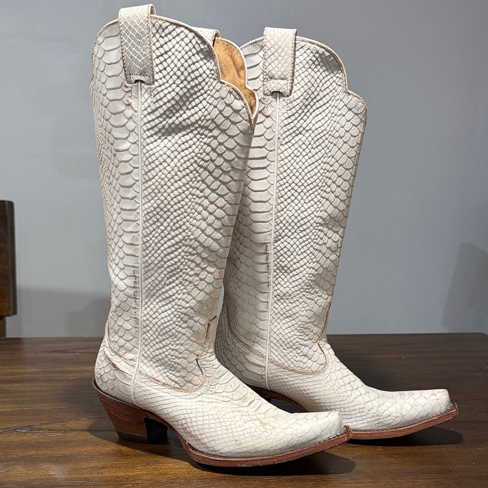 Idyllwind Strut White Snakeskin-Textured Western Cowboy Boots